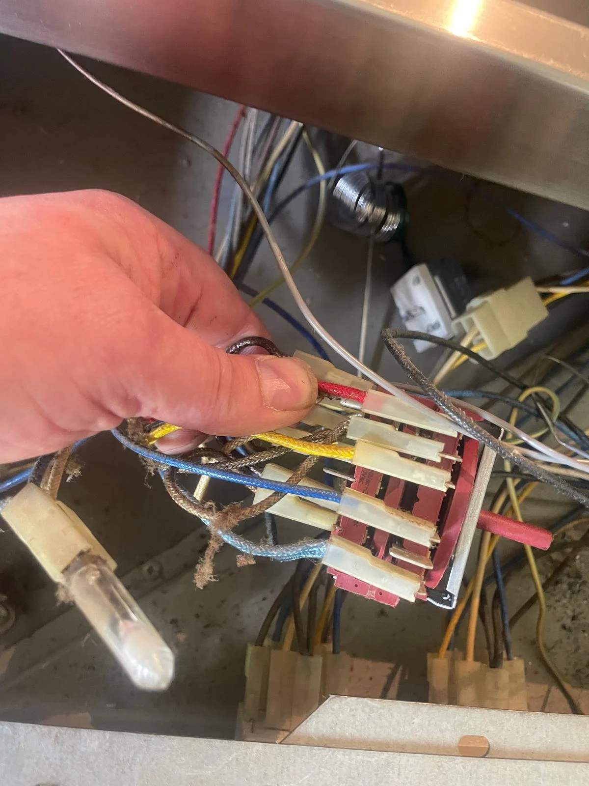 Oven swich replacement on a Britannia Oven.