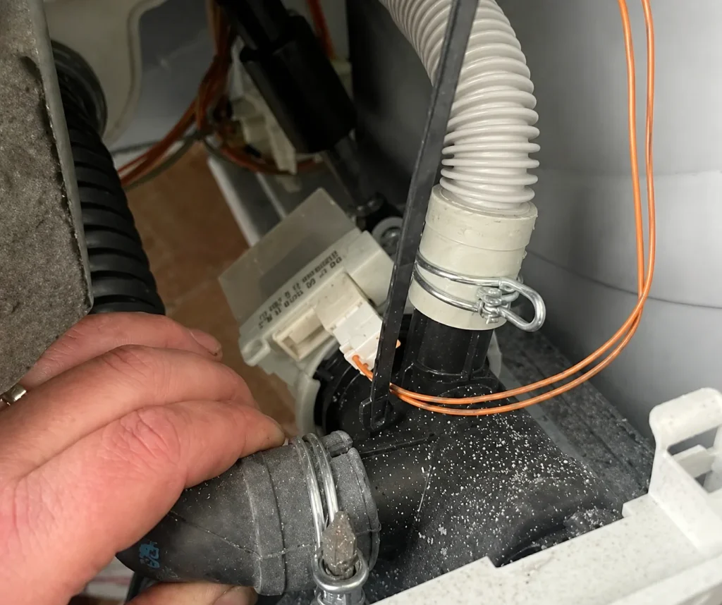 James repairing an Bosch Washing machine with an E18 error and broken pump