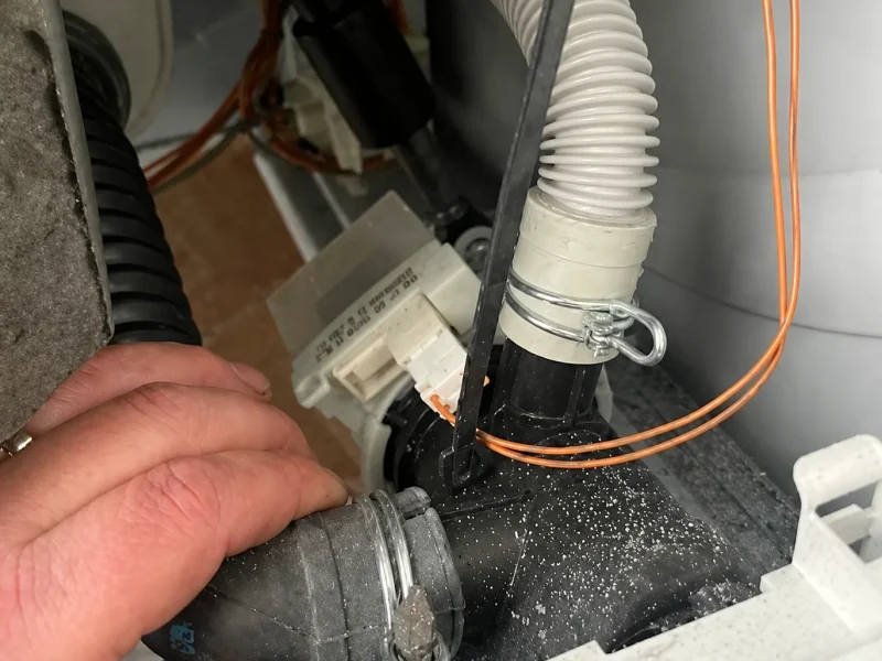 James repairing an Bosch Washing machine with an E18 error and broken pump